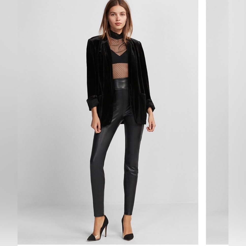 Express minus the leather vegan leggings M